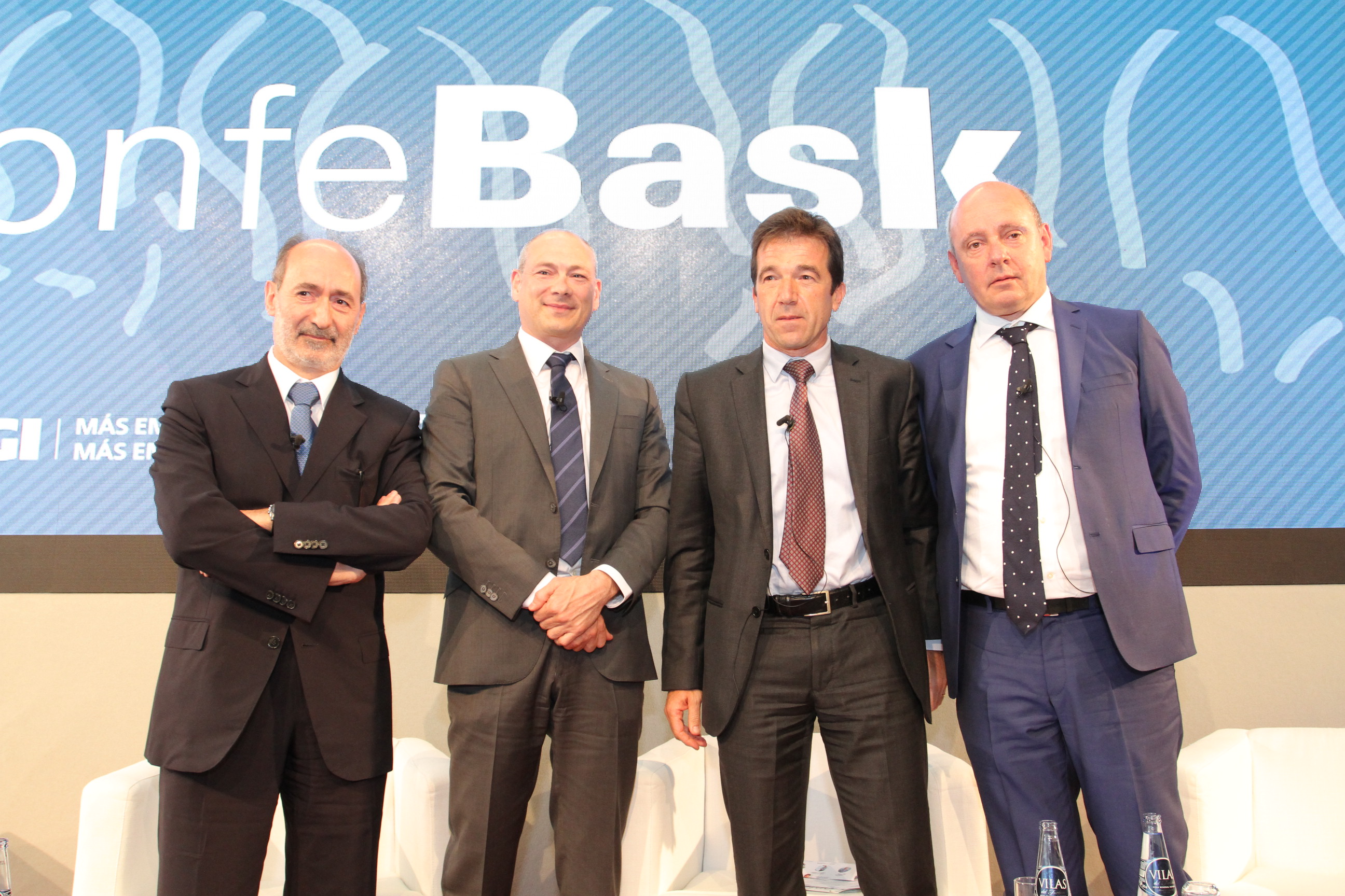 De izquierda a derecha: Eduardo Junkera,  y CEO de Egile Corporación XXI, Gorka Díez, Manufacturing Director Spain, Bridgestone Hispania S.A., Juan José Álvarez, Catedrático de Derecho Internacional UPV EHUko y José Miguel Munilla, consejero Delegado de Ramondin