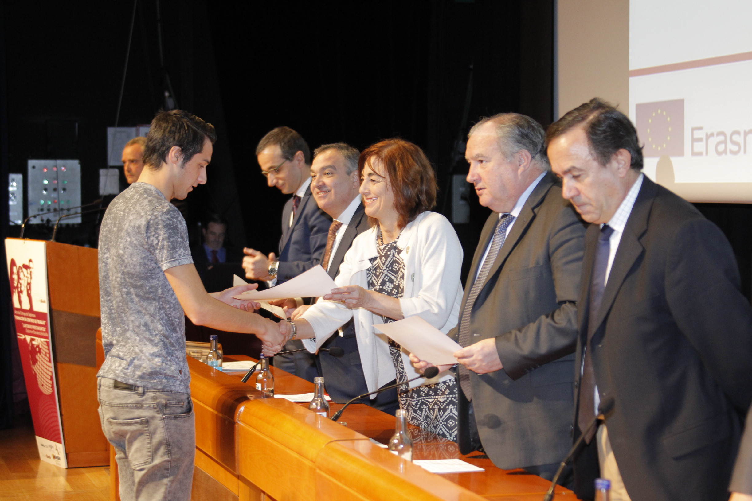 Entrega de diplomas a titulados de Formación Profesional - 2