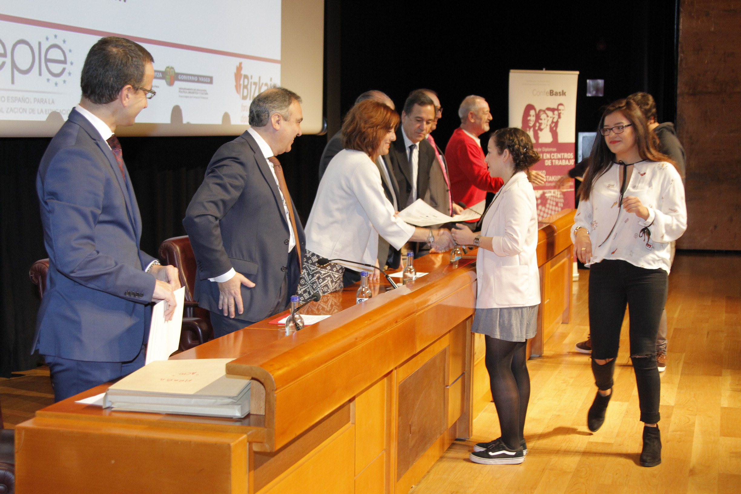 Entrega de diplomas a titulados de Formación Profesional - 4