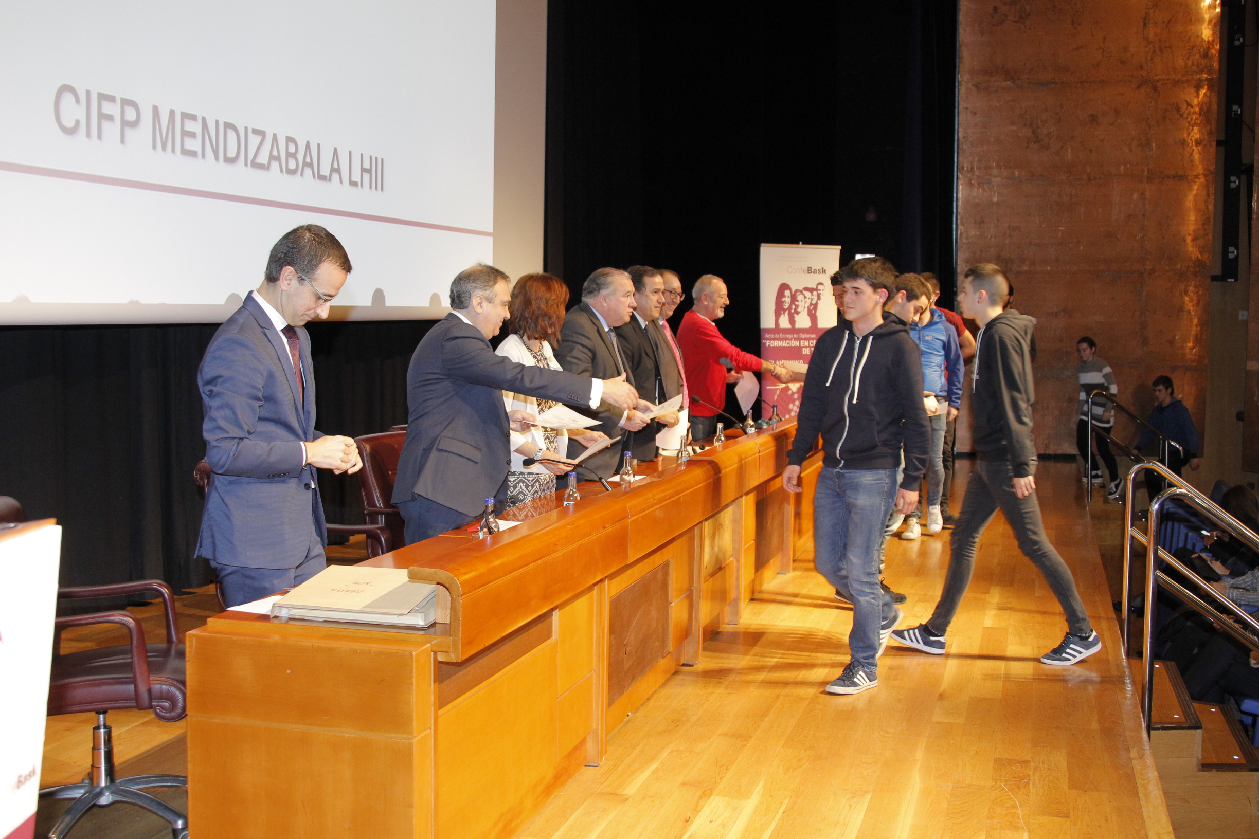 Entrega de diplomas a titulados de Formación Profesional - 5