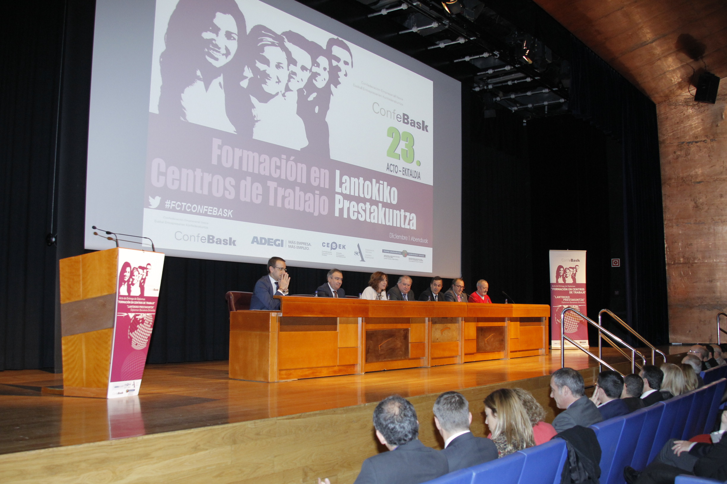  Entrega de diplomas a titulados de Formación Profesional - 8: Ante de comenzar la entrega