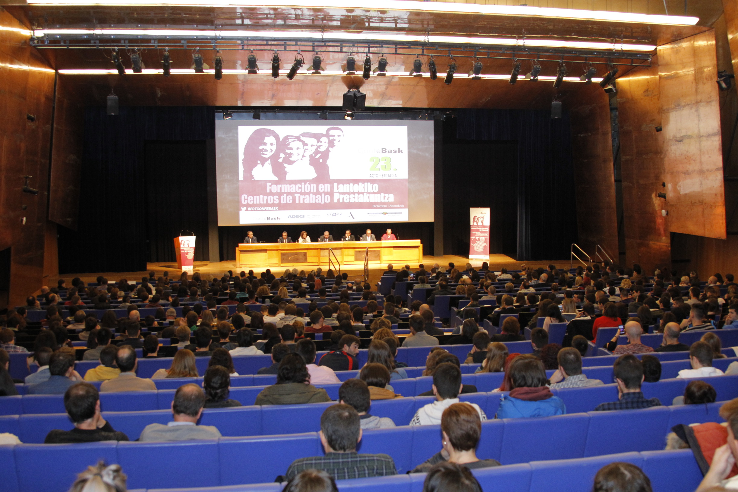 El Palacio Euskalduna durante el acto de entrega de diplomas