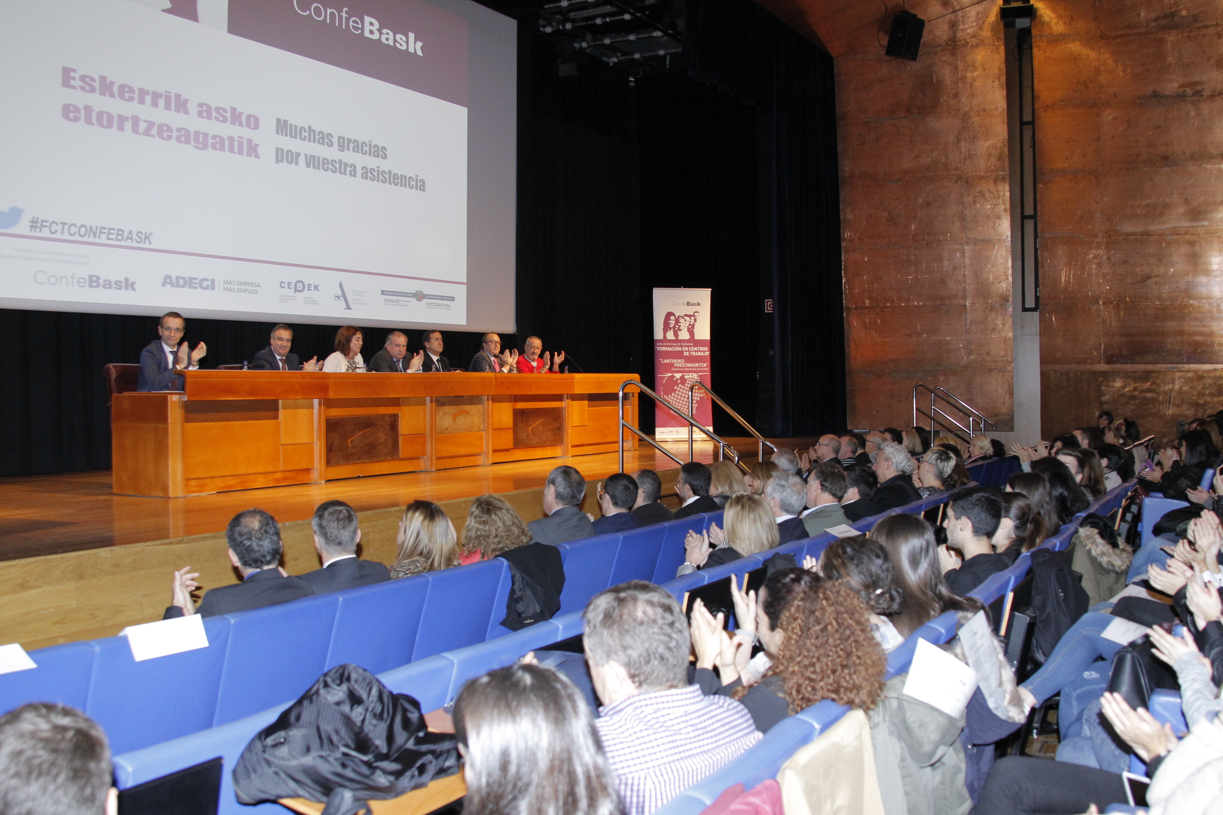 Presidencia del acto de entrega de diplomas