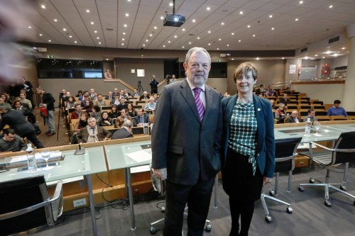 Arantza Tapia y Pedro Azpiazu en una presentación